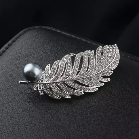 A History of Brooches: From Royal Jewels to Everyday Accessories